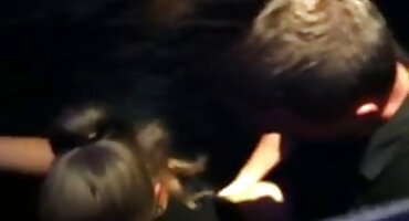 Perra en medias extiende a un hombre para lamer un caballo jugoso gordita porno