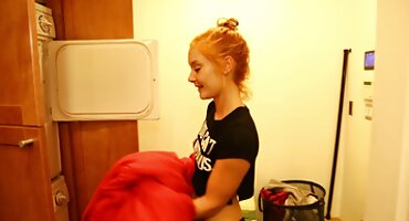 Rubia depravada no es un hombre videos gratis pornos tímido y se mete los dedos en el coño sobre la mesa