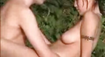 La rubia tetona ver videos pornográficos está feliz de reemplazar el culo debajo de la polla después de la mamada