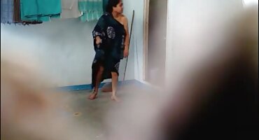 Dos morenas encantadoras hacen una mamada caliente en dos bocas petardas sexo gratis