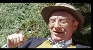 El examen del cuerpo de una zorra pajas porno madura terminó con una follada de un policía