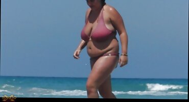 Las chicas no permitieron que una perra se sentara y sexo xxx se vieron obligadas a follar con ellas