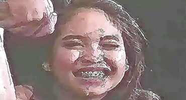 Chica asiática presenta culo a un gran falo porno calidad