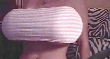 Encuentro en la piscina termina con anal con una maduras x belleza rusa en aceite