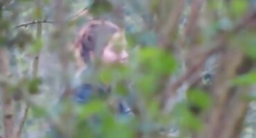 Joven Latina cachonda masturbándose con juguetes chicas porno