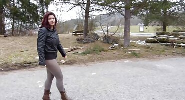 Joven latina se abalanza peliculas porno sobre el gran pene de un hombre