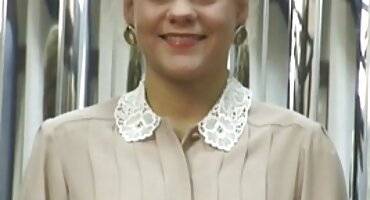 La rubia se bajó de la bicicleta y se peliculas porno online gratis entregó a un hombre en la parte trasera de una camioneta