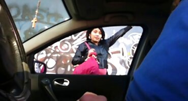 Masajista rusa violó las reglas empujando los dedos y la polla en el coño de la descargar videos porno hd Virgen