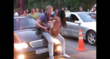 Dos chicas asiáticas le hicieron una increíble mamada videospirno doble a un chico