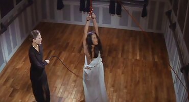 Pillada gorda ama de casa cambiándose de ropa y follada con peliculas porno mega éxito