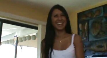 Se puso una hermosa lencería con medias y le porno español latino hizo follar a su novio