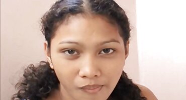 Hermosa joven rubia a la que se le permite arrancarse las peliculas xxx gratis medias y follar