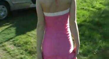 La porno español trio experimentada diva se masturba el coño mientras lame las bolas peludas del semental