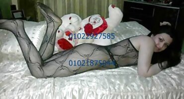 El amante servi poeno se apresura a hacer las paces y follar por el culo a una mujer madura