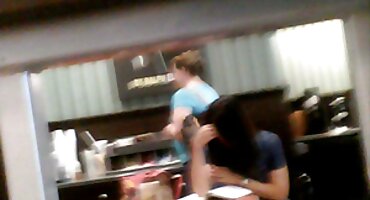 Mulata MulAsmine De Leon follada por un desconocido a través de un agujero en la porno xxx pared