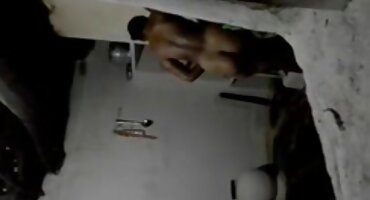 Irrumpió videos de sexso gratis en la casa de la chica y lo obligó a follar