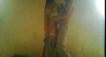 Morena con rubia haciendo una mamada profunda en oorno gratis primer plano