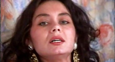 Latina depravada empujando un consolador de vidrio en un videos ponos mexicanos caballo caliente