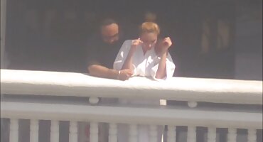 En el casting, jóvenes bisexuales practican anal con maduras folladoras hombres