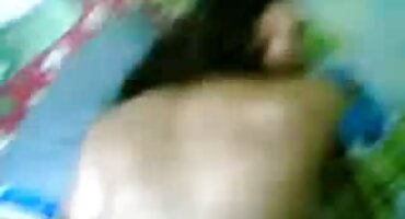 Hahal barbudo perforó el coño de milf en video porno dormida la cocina