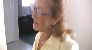 Coño video parno de ébano barbudo lamido y dirigido polla negra dentro