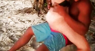 Pelirroja Min porta lleva al orgasmo a sexo xxx porno través de la masturbación