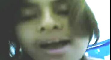 Belleza asiática se acaricia tranquilamente en un baño videos porno en español de burbujas