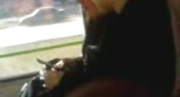 Diva inquieta en medias de red es follada de pie por descargar vídeos xxx un pervertido.