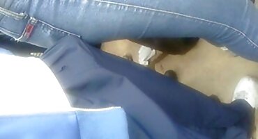 La pelirroja porno gratis de descarada Sabine Rouge usa lencería para un espectáculo erótico