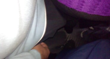 Bailó un videos de pprno striptease frente a un hombre y se apresura a rendirse ante él