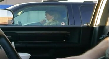 Tía traviesa pervertida lamiendo el pene más maduras xxz fuerte de su sobrino