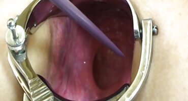 Ella usa porno grafias lencería roja salvajemente lasciva y le ofreció sexo anal