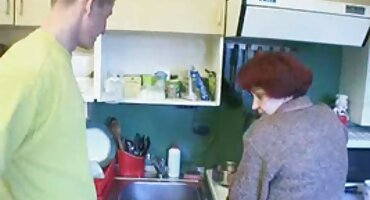 Perra pelirroja obligada videos pornografícos a follar duro con un negro