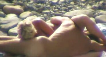 Dos jóvenes morenas elegantemente video pprno casero servidas por un gran falo de ébano