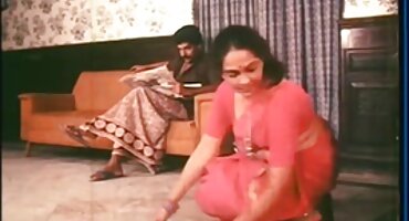 El videos de desvirgadas brujo está listo para satisfacer a dos zorras maduras con su semen